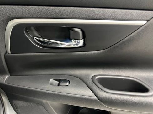 Used 2017 Nissan Altima 2.5 SL w/ Moonroof Package FWD image 48