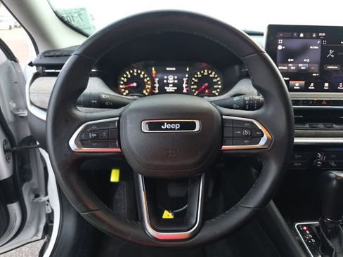 Used 2022 Jeep Compass Latitude image 9