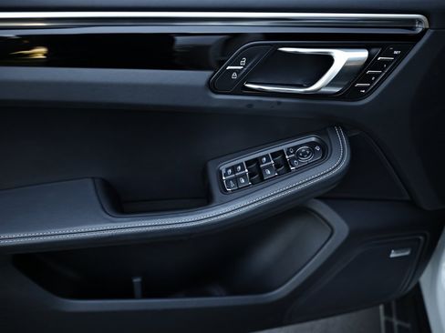 Used 2023 Porsche Macan S image 18