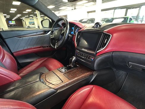 Used 2017 Maserati Ghibli w/ Luxury Package image 12