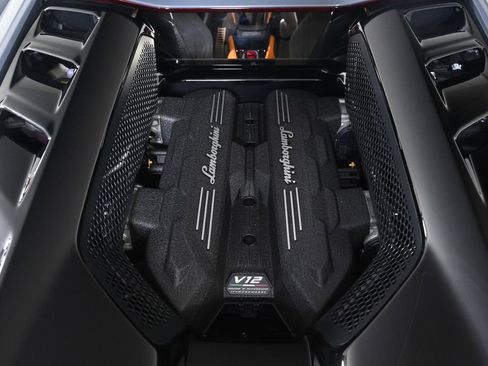Used 2025 Lamborghini Revuelto AWD/4WD image 31