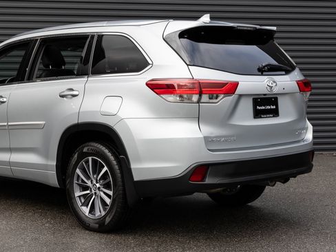 Used 2017 Toyota Highlander XLE image 9
