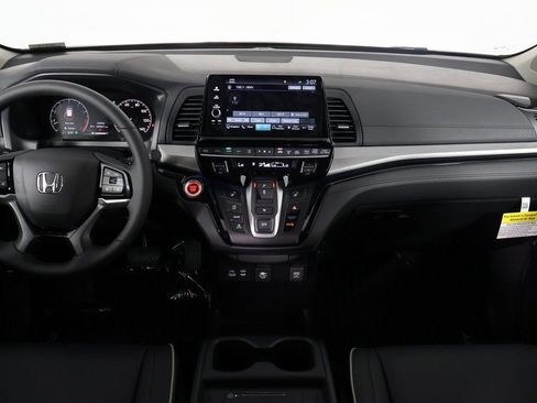 New 2026 Honda Odyssey Touring image 4