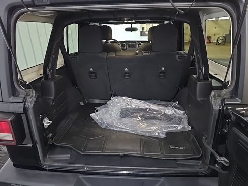 Used 2019 Jeep Wrangler Unlimited Sport S AWD/4WD image 11