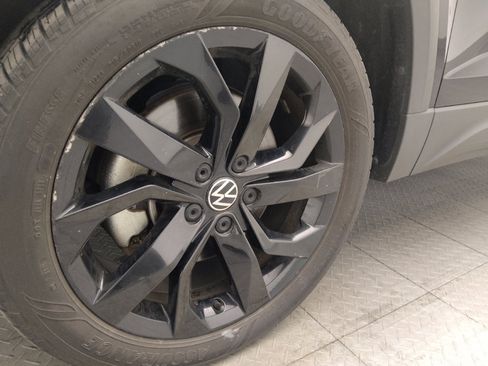 Used 2023 Volkswagen Taos SE w/ Black Wheel Package FWD image 31
