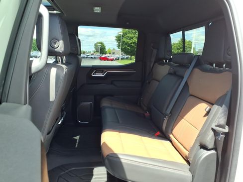 Certified 2025 Chevrolet Silverado 1500 High Country AWD/4WD image 12