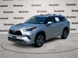 Used 2022 Toyota Highlander XLE AWD/4WD video 1