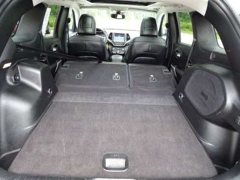 Used 2022 Jeep Cherokee 4WD Latitude Lux image 36