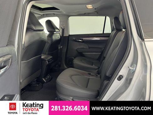 Certified 2024 Toyota Highlander Limited AWD/4WD image 17