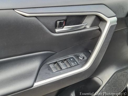 Used 2022 Toyota RAV4 XLE FWD image 13