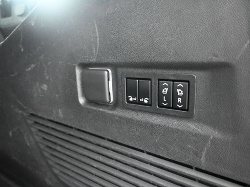 Certified 2022 Chevrolet Suburban Premier AWD/4WD image 33