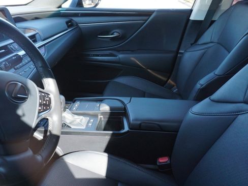 Used 2021 Lexus ES 300h w/ Accessory Package 2 image 5