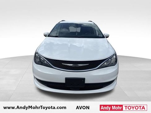 Used 2021 Chrysler Voyager Lxi FWD image 2