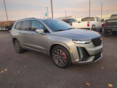 Used 2023 Cadillac XT6 Sport image 9
