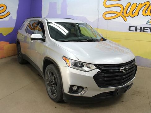 Used 2019 Chevrolet Traverse LT w/ LPO, Midnight Edition AWD/4WD image 2