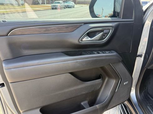 Used 2022 Chevrolet Suburban LT RWD image 10