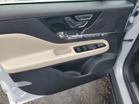 New 2026 Lincoln Corsair Premiere image 8