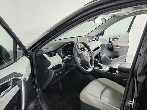 Used 2025 Toyota RAV4 XLE Premium w/ Weather Package AWD/4WD image 16