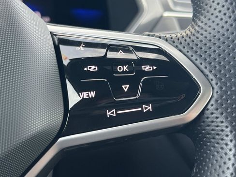 Certified 2022 Volkswagen Tiguan SE R-Line FWD image 10