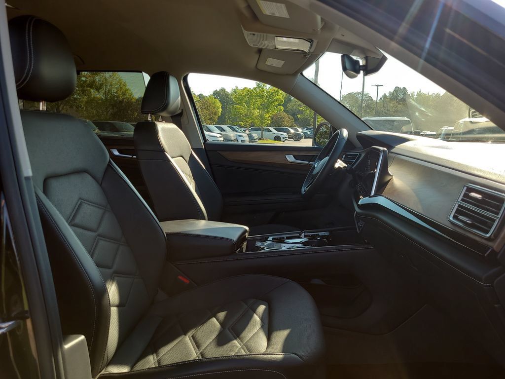 Used 2024 Volkswagen Atlas SE FWD image 21