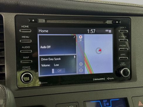 Used 2018 Toyota Sienna SE w/ SE Preferred Package image 19