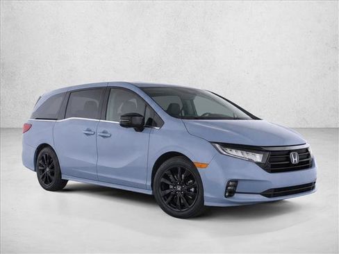 Used 2024 Honda Odyssey Sport image 3