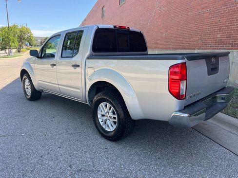 Used 2015 Nissan Frontier SV AWD/4WD image 2