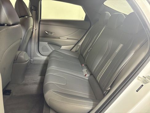 Used 2023 Hyundai Elantra SEL w/ Convenience Package image 18