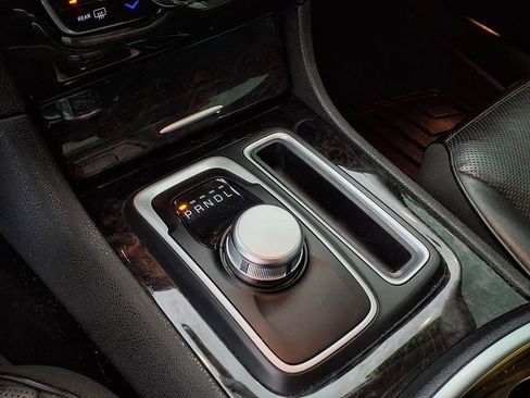 Used 2020 Chrysler 300 Limited AWD/4WD image 8