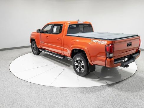 Used 2018 Toyota Tacoma SR5 AWD/4WD image 34