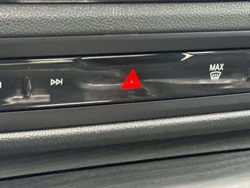 Used 2025 BMW 430i Coupe w/ Premium Package image 39