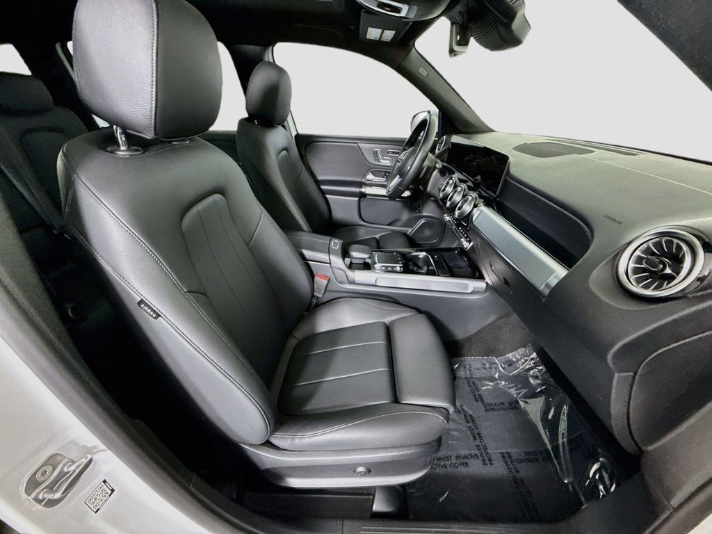 Used 2023 Mercedes-Benz GLB 250 4MATIC image 28