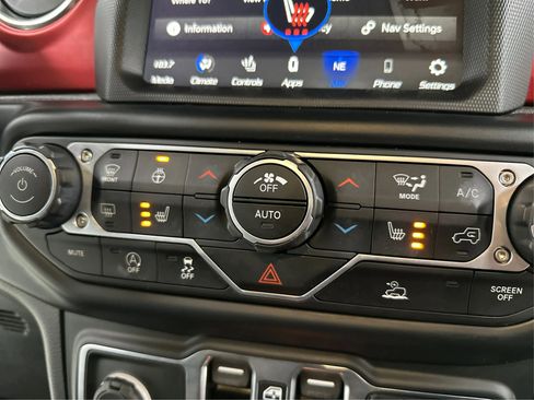 Used 2022 Jeep Wrangler Unlimited Rubicon w/ Cold Weather Group image 29