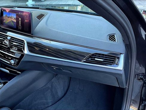 Used 2023 BMW 530i xDrive w/ Premium Package image 13