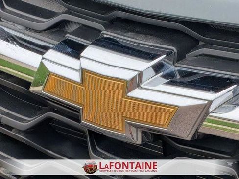 Used 2025 Chevrolet Trax LT w/ LT Convenience Package FWD image 9