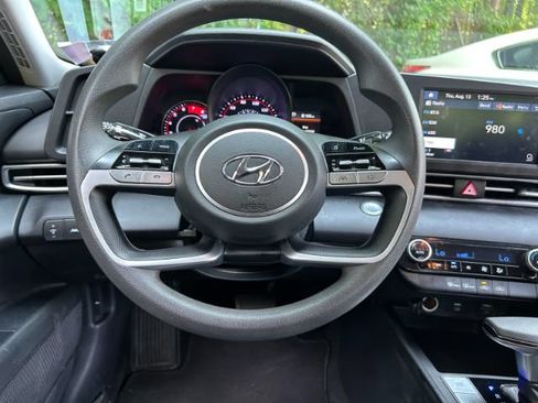 Used 2021 Hyundai Elantra SEL FWD image 10