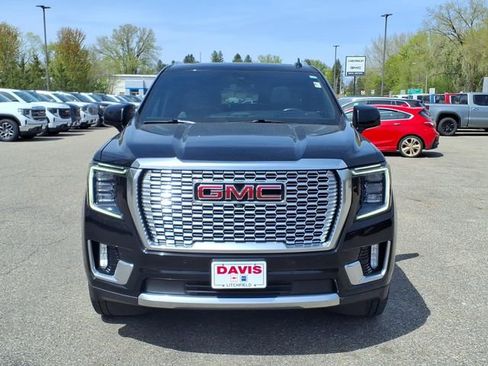 Used 2022 GMC Yukon Denali w/ Denali Premium Package AWD/4WD image 9