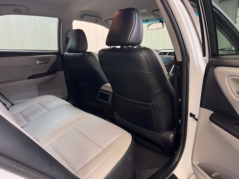 Used 2016 Toyota Camry SE image 21