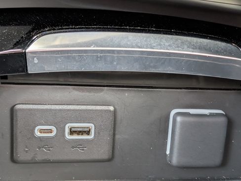Certified 2023 Buick Envision Essence FWD image 28