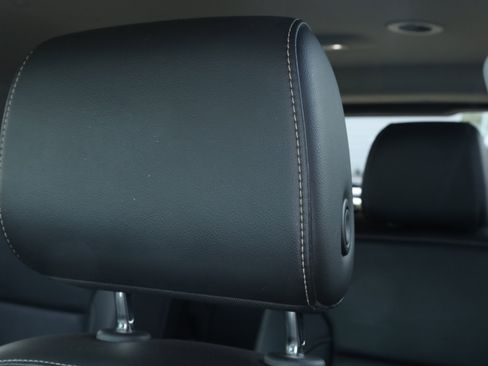 Used 2023 GMC Acadia SLT image 33