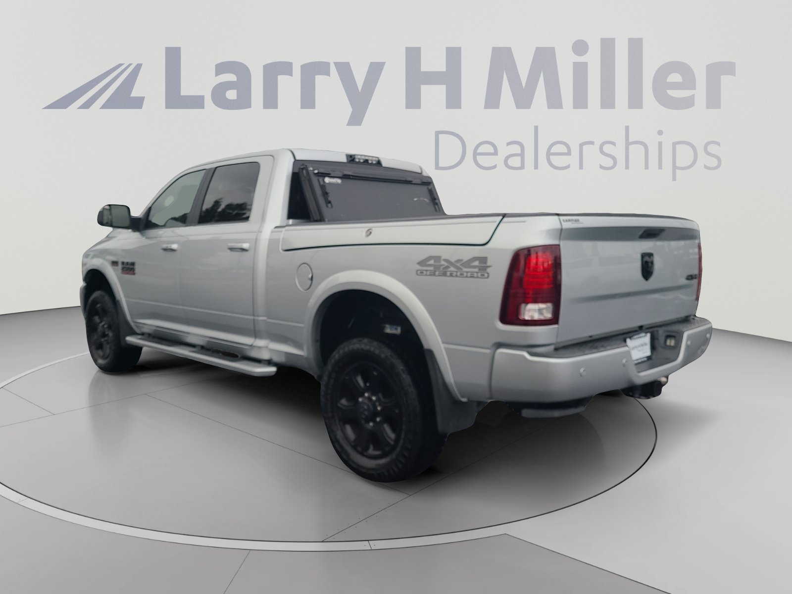 Used 2018 RAM 2500 Laramie w/ Sport Appearance Group AWD/4WD image 3