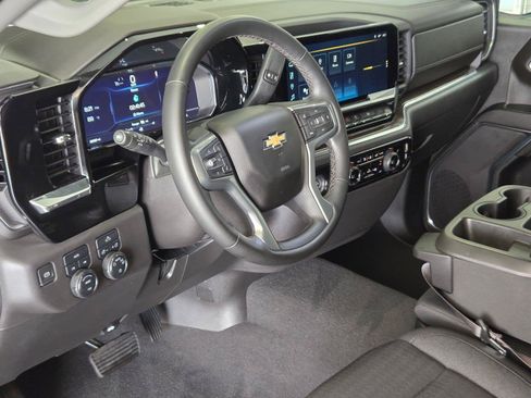 Used 2023 Chevrolet Silverado 1500 LT AWD/4WD image 9