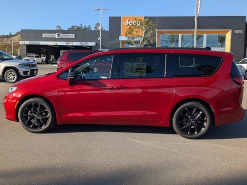 New 2026 Chrysler Pacifica Limited w/ S Appearance Package image 1