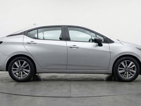 Used 2025 Nissan Versa SV FWD image 11