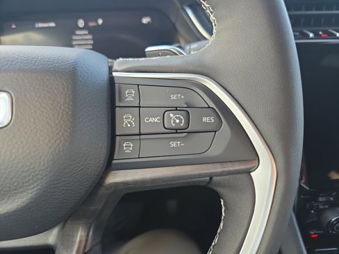 New 2025 Jeep Grand Cherokee L Limited image 23