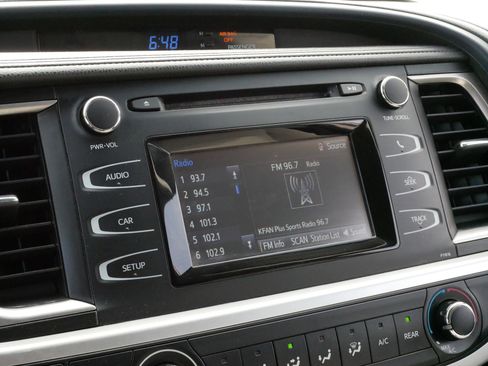 Used 2019 Toyota Highlander LE image 22