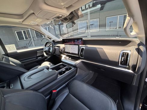Used 2025 Ford Expedition Platinum AWD/4WD image 31