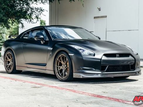 Used 2010 Nissan GT-R Premium AWD/4WD image 9