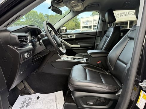 Certified 2022 Ford Explorer XLT w/ Equipment Group 202A image 21