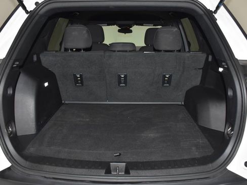 Used 2025 Chevrolet Equinox LT FWD image 27